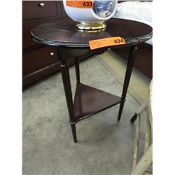 Accent table with three fold down leaves