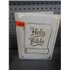Image 1 : White bible