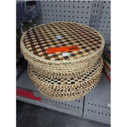 Round place mats, approx 30