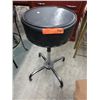 Image 1 : Industrial adjustable stool
