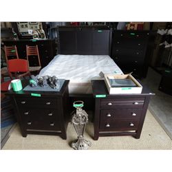 7 pcs Bassett Burniture bedroom suite - new