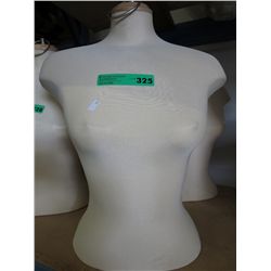 Standing female shirt form.