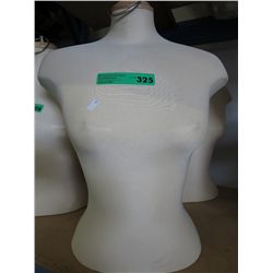 Standing female shirt form.