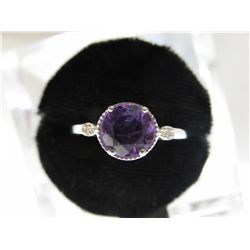 Amethyst solitaire ring with 2 shoulder diamonds