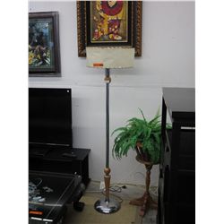 Vintage mid-century. tri-light floor lamp - works