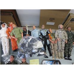 9 GI Joe figurines with bag of accessories