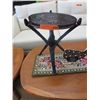 Image 1 : Wood tri-pod table