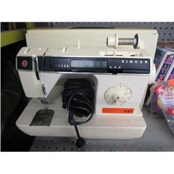 Portable Singer Machine with case