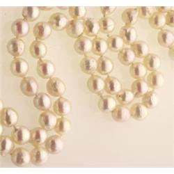 baroque CULTURED PEARL Necklace The necklace is designed as a single strand, continuously strung,...