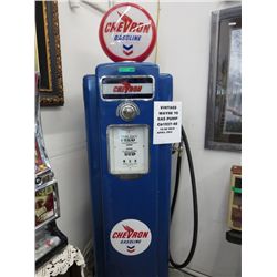 Vintage 30's gas pump - a Wayne 70 / Chevron