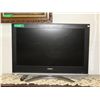 Image 1 : Toshiba flat screen 32" TV with remote