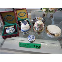 7 Collectible lidded jars