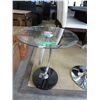 Image 1 : Glass top side table - NEW