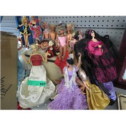 Large lot of vintage collectible dolls & doll case