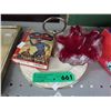 Image 1 : Decorative and collectible items