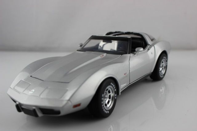 UT Models 1:18 Scale 1978 Chevrolet Corvette