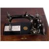 Image 5 : Antique Sewing Machine