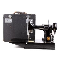 1930's Singer 221 Featherweight Sewing Machine Thi
