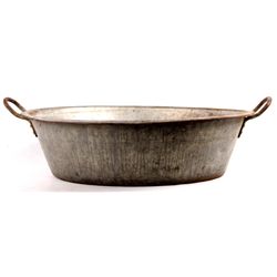 Antique Wash Tub This lot includes a an antique wa