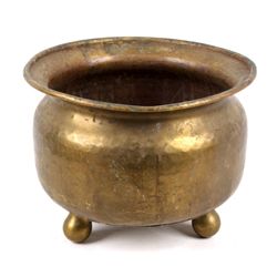 Antique Brass Spittoon The lot features an origina