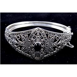 Sterling Silver & Black Onyx Bracelet This piece f