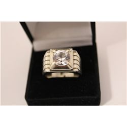 ONE CUSTOM MADE 14KT WHITE GOLD COLOURLESS SAPPHIRE GENTS RING. MADE IN A CONTEMPORARY SOLITARE