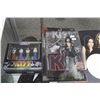 Image 2 : SHELF OF KISS ACTION FIGURES AND SIMMONS FAMILY T-SHIRTS