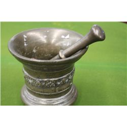 ANTIQUE BRASS MORTAR AND PESTLE