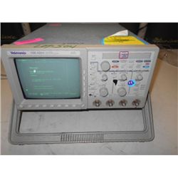 TEKTRONIX TDS 420A 4 CHANNEL DIGITALIZING OSCILLOSCOPE (print sequence:) 56011 S805644