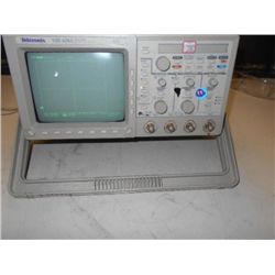 TEKTRONIX TDS 420A 4 CHANNEL DIGITALIZING OSCILLOSCOPE (print sequence:) 56003 S805650