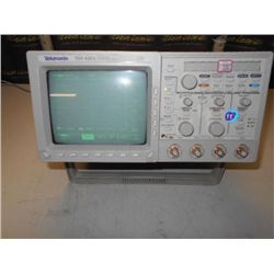 TEKTRONIX TDS 420A 4 CHANNEL DIGITALIZING OSCILLOSCOPE (print sequence:) 56005 S798317