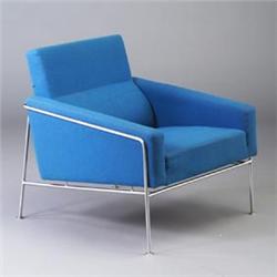 ARNE JACOBSEN for FRITZ HANSEN club chair with turquoise upholstery on a tubular chrome frame. FR...