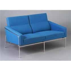 ARNE JACOBSEN for FRITZ HANSEN sofa with turquoise upholstery on bright chrome tubular base. FRIT...