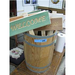 Barrel + 10 wooden welcome sign