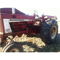 1965 IH 806 Farm Tractor
