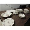 Image 4 : LOT 29 VINTAGE CHINA: 19 VANITY FAIR: 1 PLATTER, 7