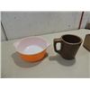 Image 2 : LOT 6 (5) CONTEMPORARY POTTERY & 1 PYREX BOWL: