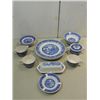 Image 1 : LOT 17 VINTAGE ROYAL WILLOW WARE CHINA: 3 DINNER