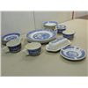 Image 2 : LOT 17 VINTAGE ROYAL WILLOW WARE CHINA: 3 DINNER