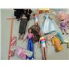 Image 2 : LOT 12 VINTAGE 1999 MCDONALD HAPPY MEAL BARBIES