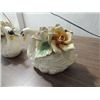 Image 2 : LOT 2 VINTAGE CAPODIMONTE CERAMIC SWANS