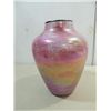 Image 1 : 9.5"H HAND BLOWN TOM STOENNER PINK IRIDESCENT VASE