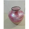 Image 2 : 9.5"H HAND BLOWN TOM STOENNER PINK IRIDESCENT VASE