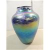 Image 1 : 11"H HAND BLOWN TOM STOENNER BLUE IRIDESCENT VASE