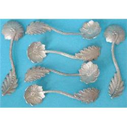 A set of 6 George IV silver salt spoons, modelled as buttercups, with leaf handles, Maker Joseph...
