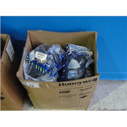 ONE BOX OF NEW BLUE K2 CONSTRUCTION HARD HATS (19 IN TOTAL)