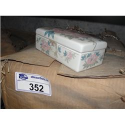 ONE CASE OF ORIENTAL CERAMIC LIDDED TRINKET BOXES