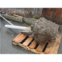 STEEL AND CONCRETE BARRICADE