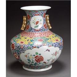 Chinese Export 'Famille Rose' Vase...