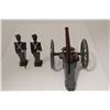 Image 4 : BRITAINS- SET 2152 ROYAL ARTILLERY- WATERLOO GUNNER COMPRISING CANNON AND 2 X STANDING CREW